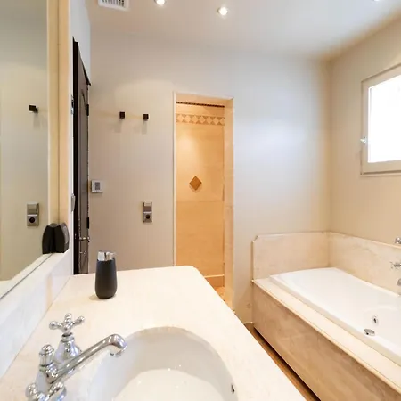 别墅 Magnificent With Private Pool 纳博讷