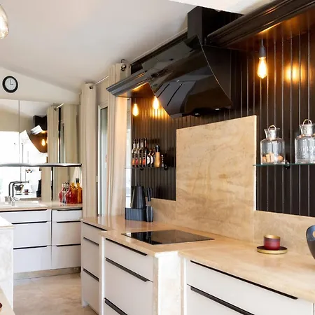 Magnificent With Private Pool 빌라 나르본