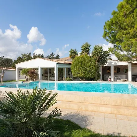 Villa Magnificent With Private Pool *